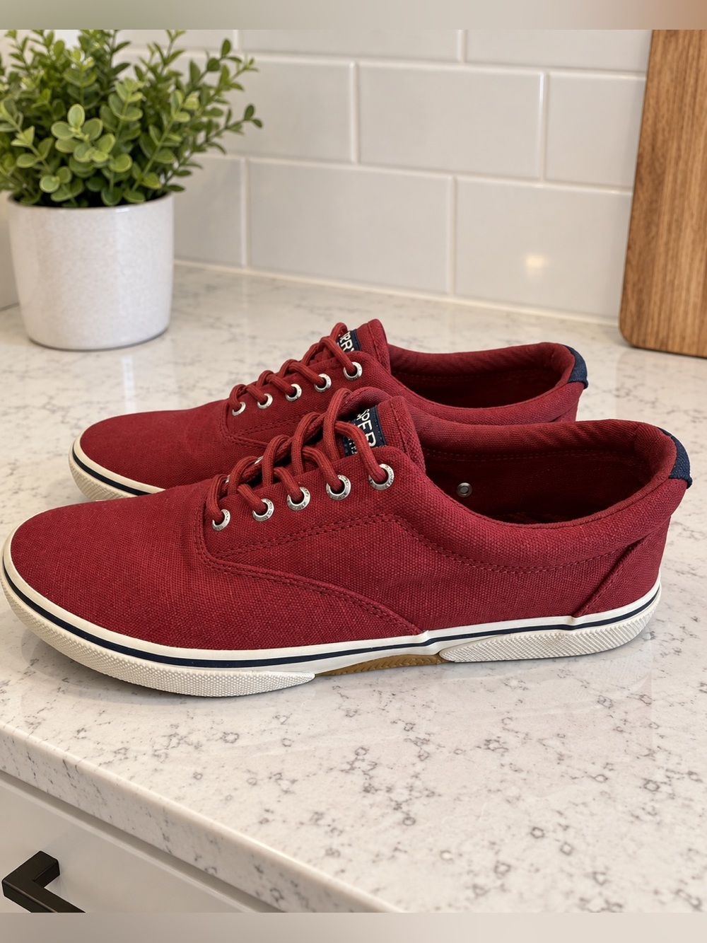 Sperry Men’s Halyard Burgundy Red Canvas Sneakers Memory Foam Lace-Up Sz 10.5